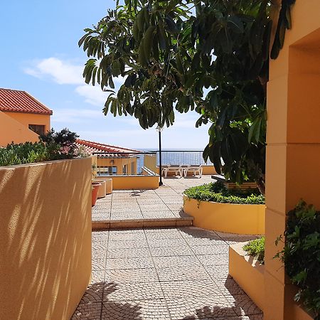 Hotel Cais Da Oliveira Canico  Bagian luar foto